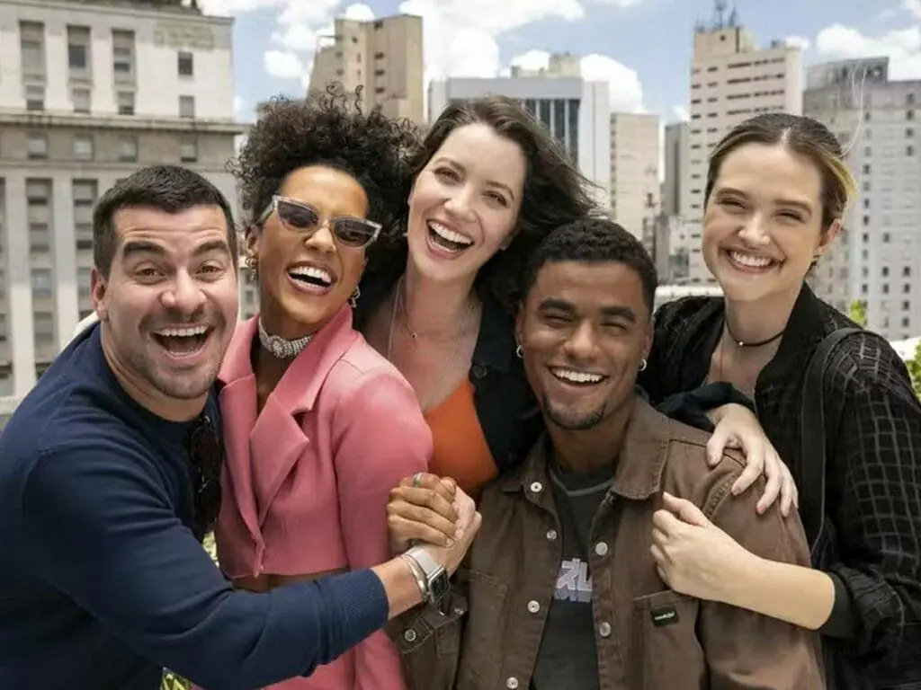 Thiago Martins, Ramille, Nathalia Dill, Isacque Lopes e Juliana Paiva em 'Família é Tudo'