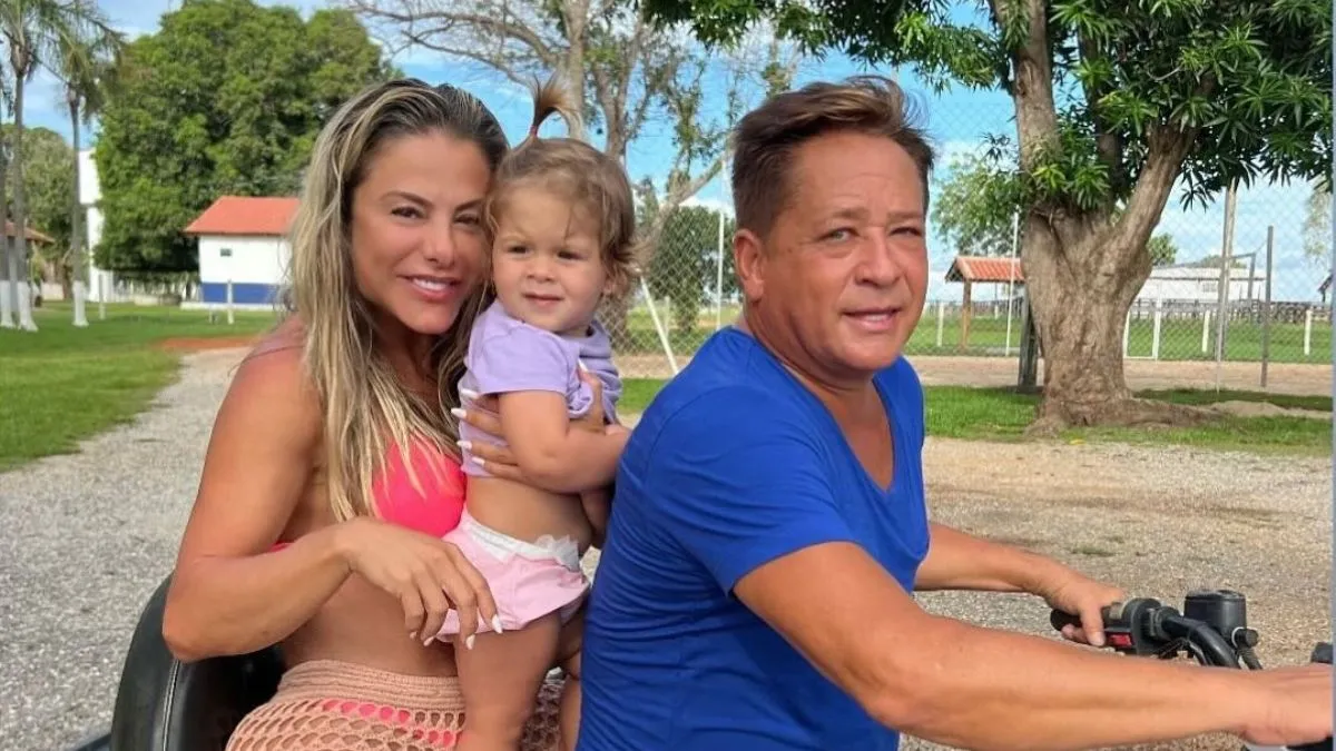 Leonardo surge junto com Maria Flor e semelhança com a neta surpreende fãs: “É a cara dele”