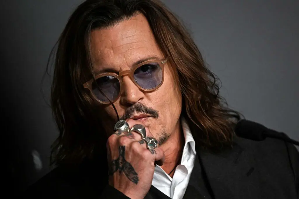 Johnny Depp volta no papel do rei Luis XV