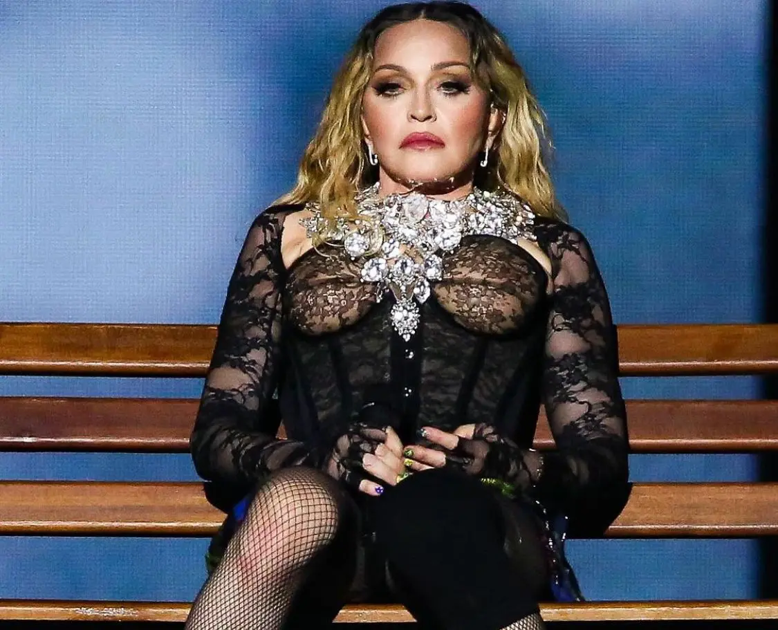 Sem máscara, Madonna realizou novo ensaio no palco das areias de Copacabana