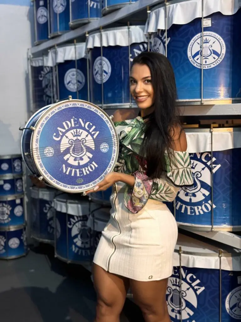 Monique Rizzeto fará sua estreia como rainha de bateria da Acadêmicos de Niterói em 2025 / Foto Divulgação