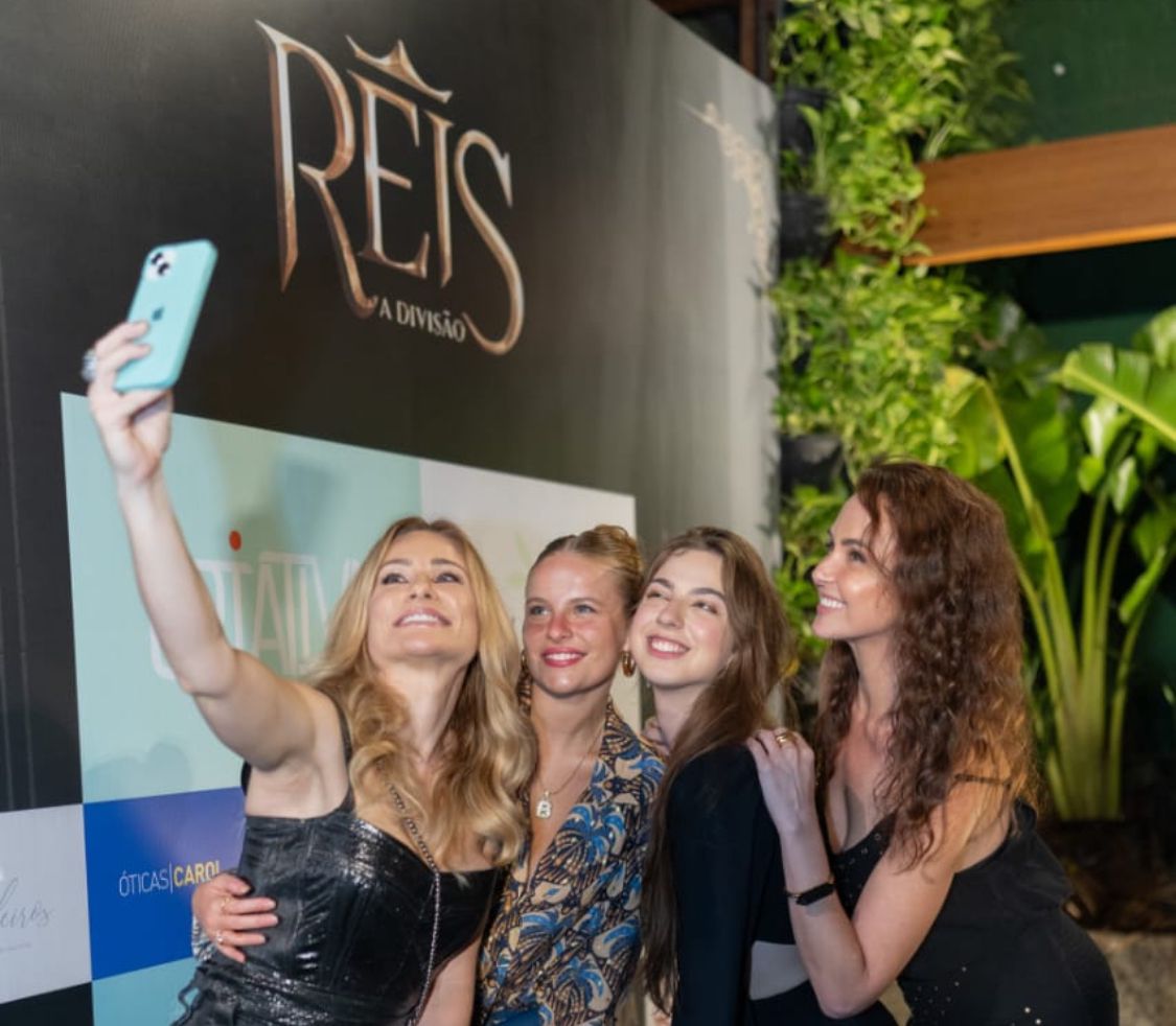 Giselle Prates, Amanda Orestes, Bruna Trevisan e Natascha Stransky
