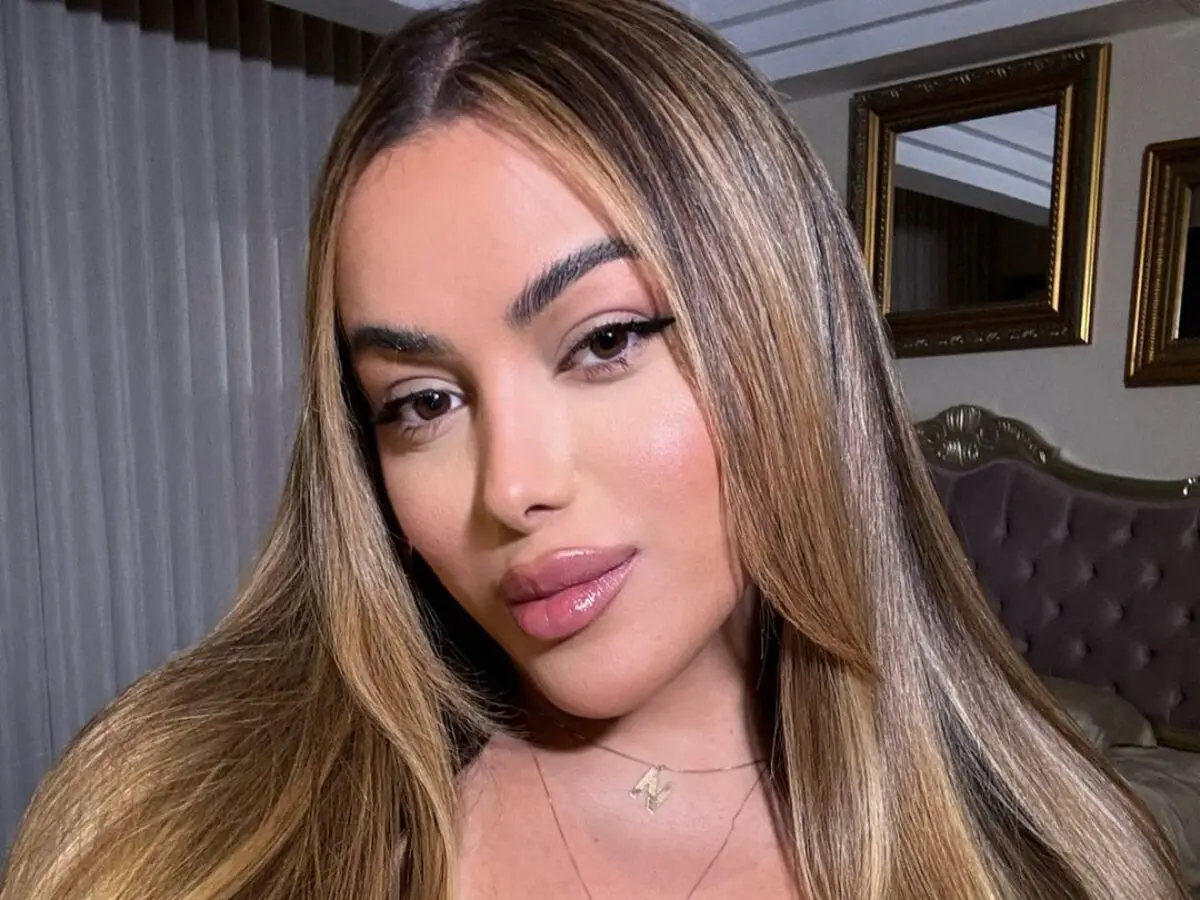 VÍDEO: Atriz trans Emily Narizinho pode ter engravidado mulher após