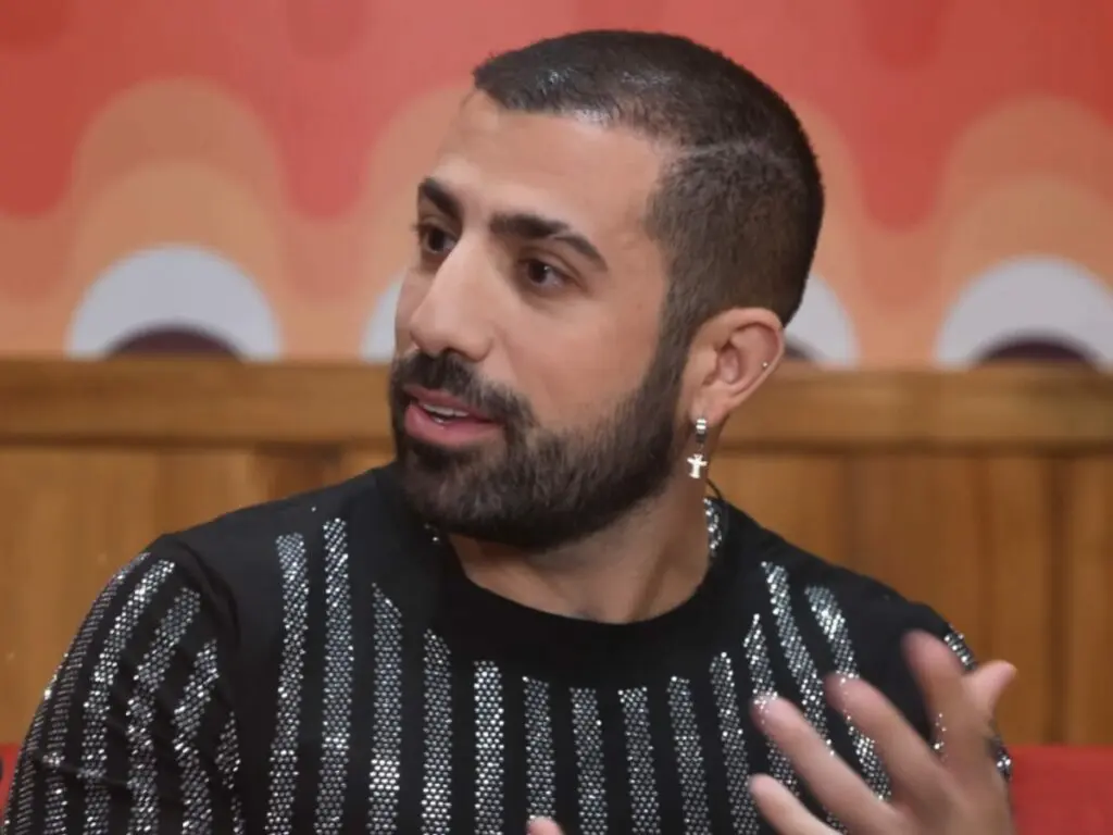 Ex-BBB Kaysar se declara profissional em comer c*: “Apertadinho é bom”