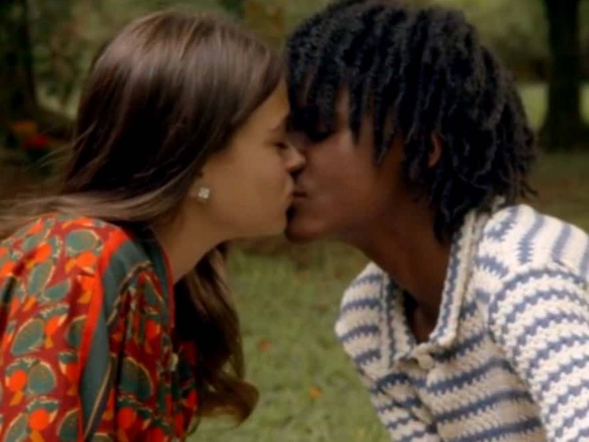 Vittória Seixas e Miguel Ângelo em cena de 'A Infância de Romeu e Julieta'