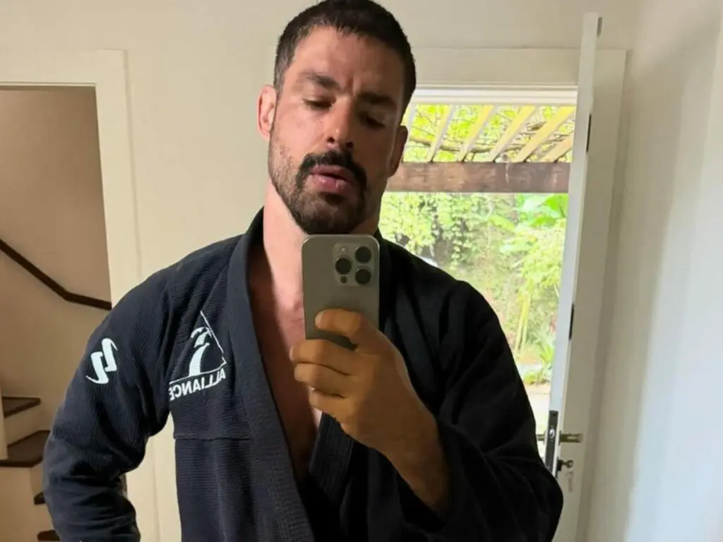 Cauã Reymond confessa ser metrossexual e dispara: ‘Comecei a me achar um homem bonito’