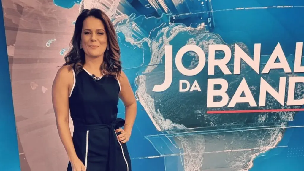 Adriana Araújo passa mal ao vivo e é substituída às pressas no Jornal da Band