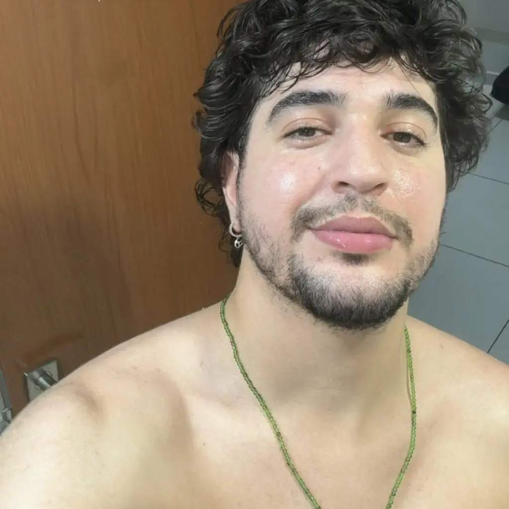 Vídeo: Nattanzinho é flagrado trocando de roupa e “dote” chama atenção da web