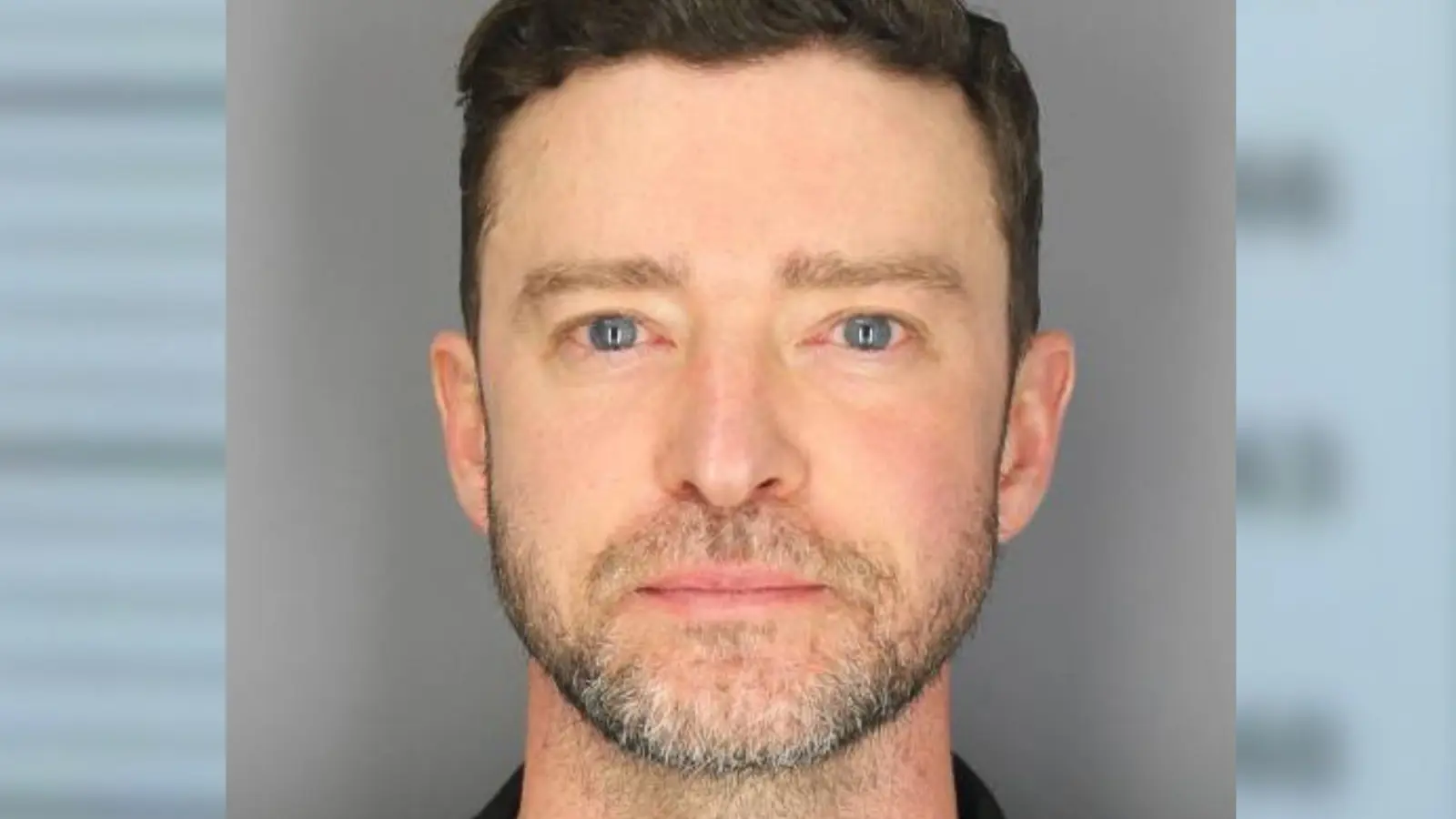 Foto do cantor Justin Timberlake quando foi fichado pela polícia em junho passado