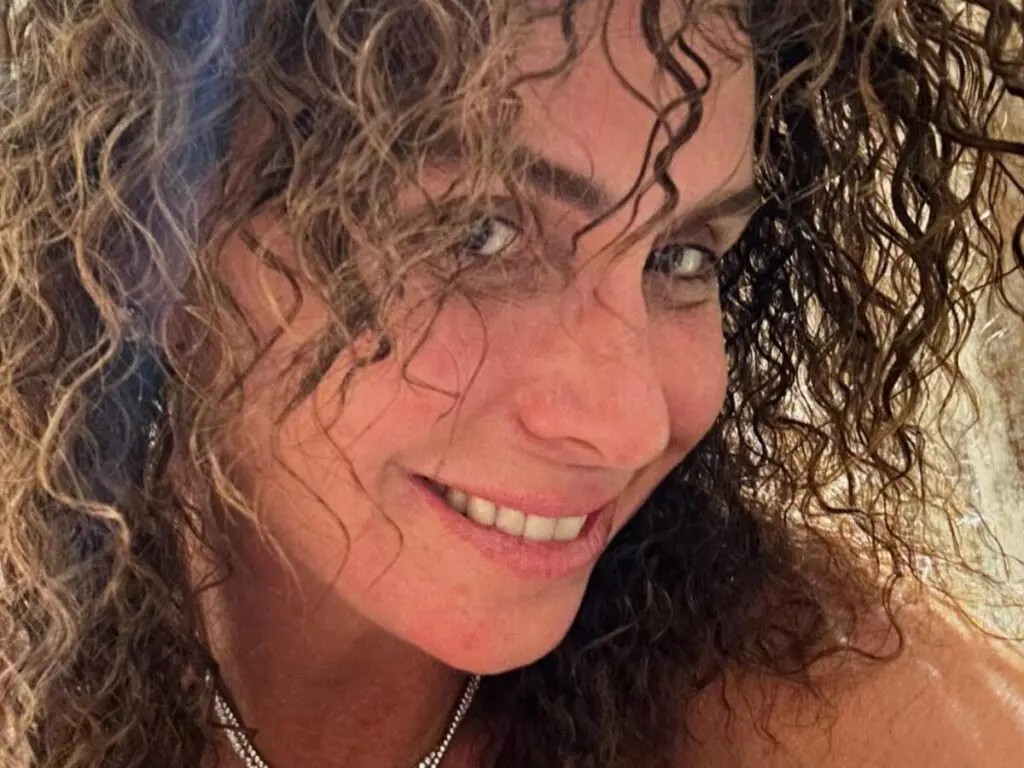 Giovanna Antonelli surge de biquíni e bumbum redondo rouba a cena