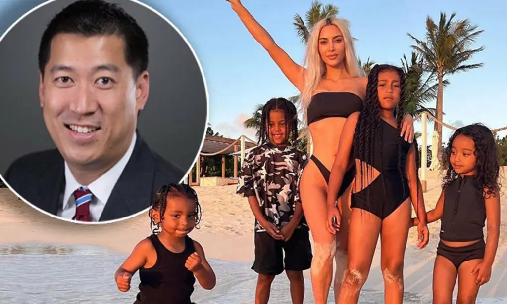 Kim Kardashian na foto com os filhos recomendava o médico Andy Huang "mago da fertilização in vitro"