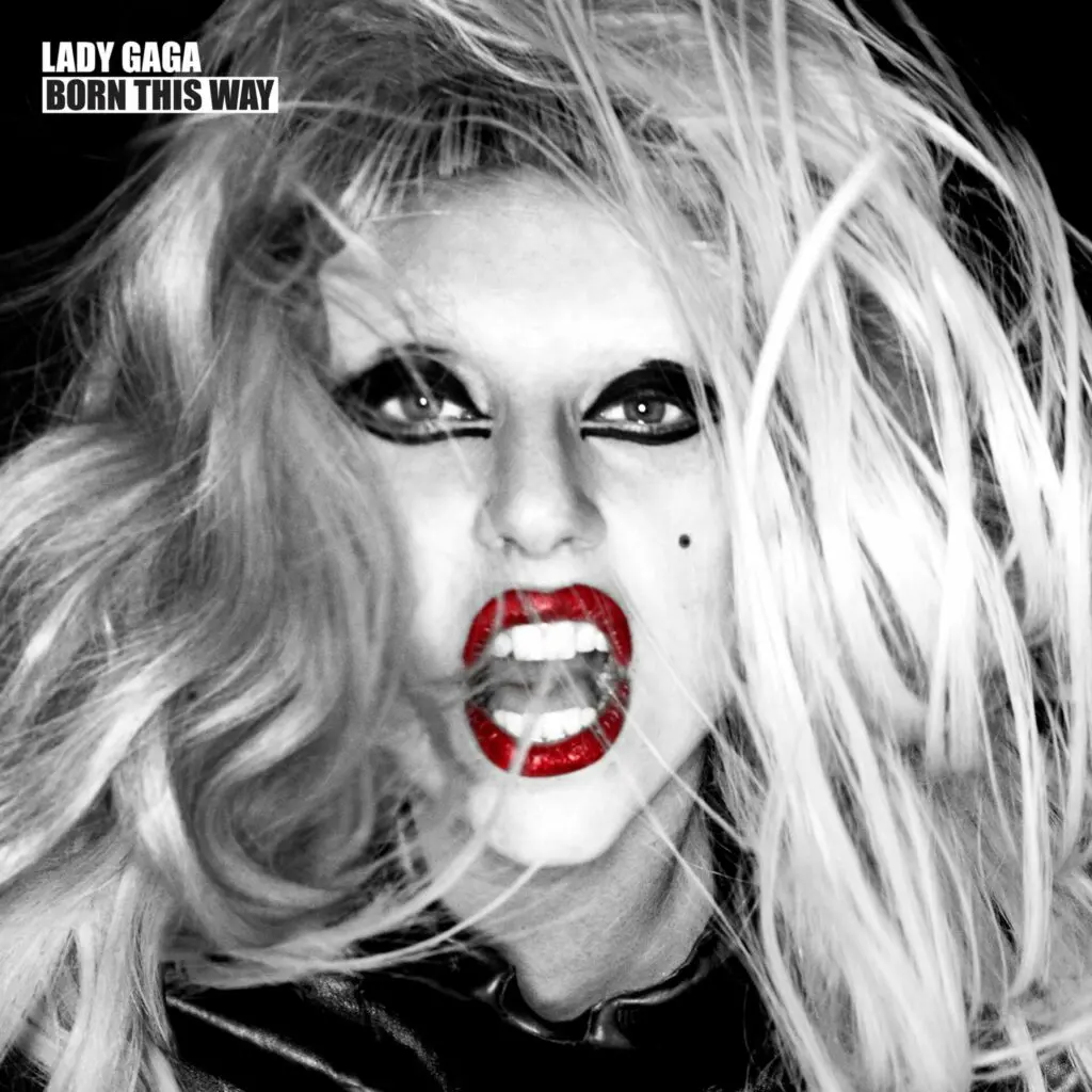 Lady Gaga na capa do álbum Born This Way de 2011