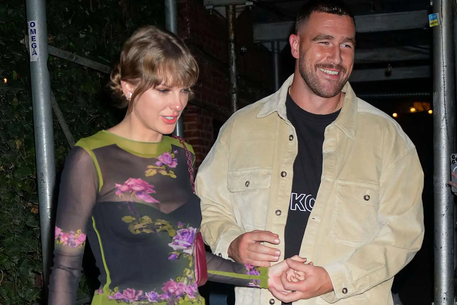 Taylor Swift e o namorado, o jogador de futebol americano Travis Kelce