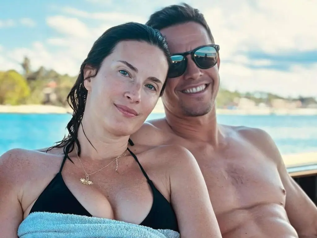 O ator Mark Wahlberg com a esposa, a modelo Rhea Durham