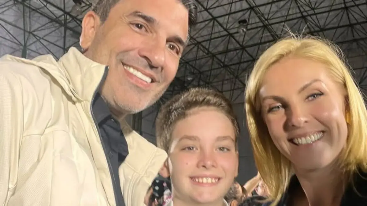 Ana Hickmann compartilha formatura do filho e expressa orgulho nas redes sociais