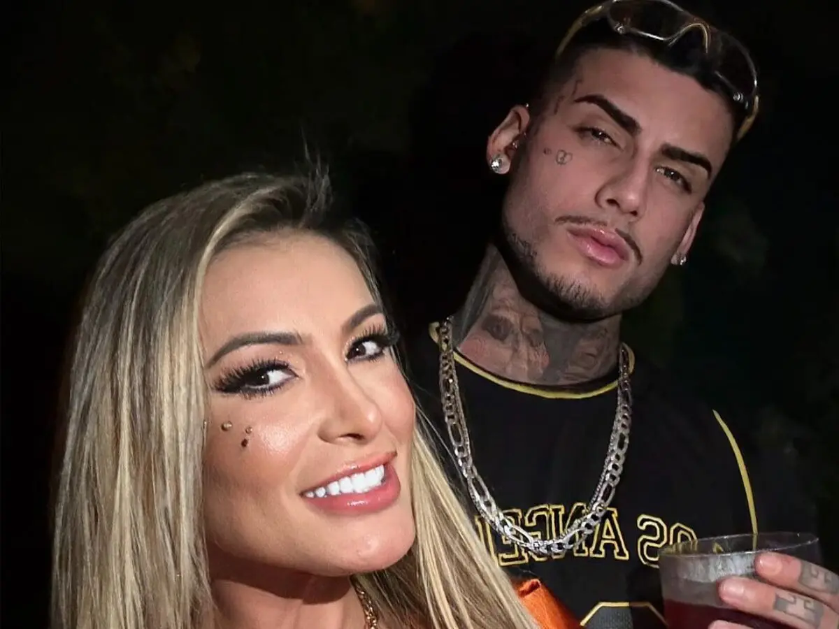 Andressa Urach grava vídeo com ator pornô e exibe suas habilidades com a língua bifurcada