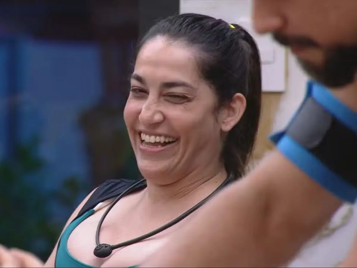 Daniele Hypólito se descuida e mostra demais no BBB 25