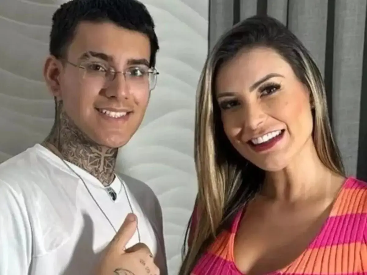 Filho de Andressa Urach anuncia vídeo com o namorado da mãe