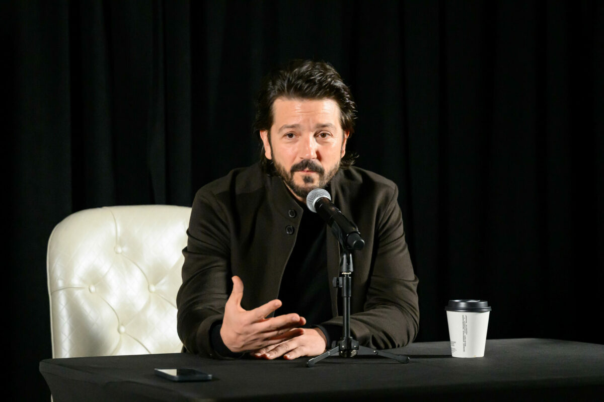 Diego Luna vive o personagem central